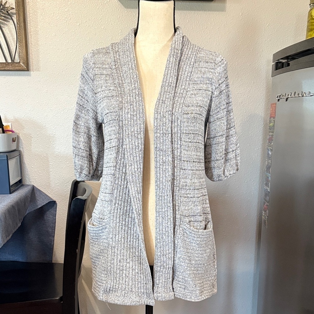Threads Women’s Size L Short Sleeve 2 Pocket Lightweight Sweater
